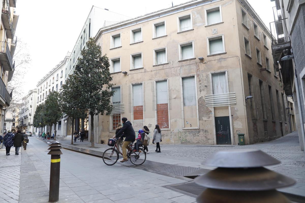 L'edifici del Molí, al carrer Santa Clara.