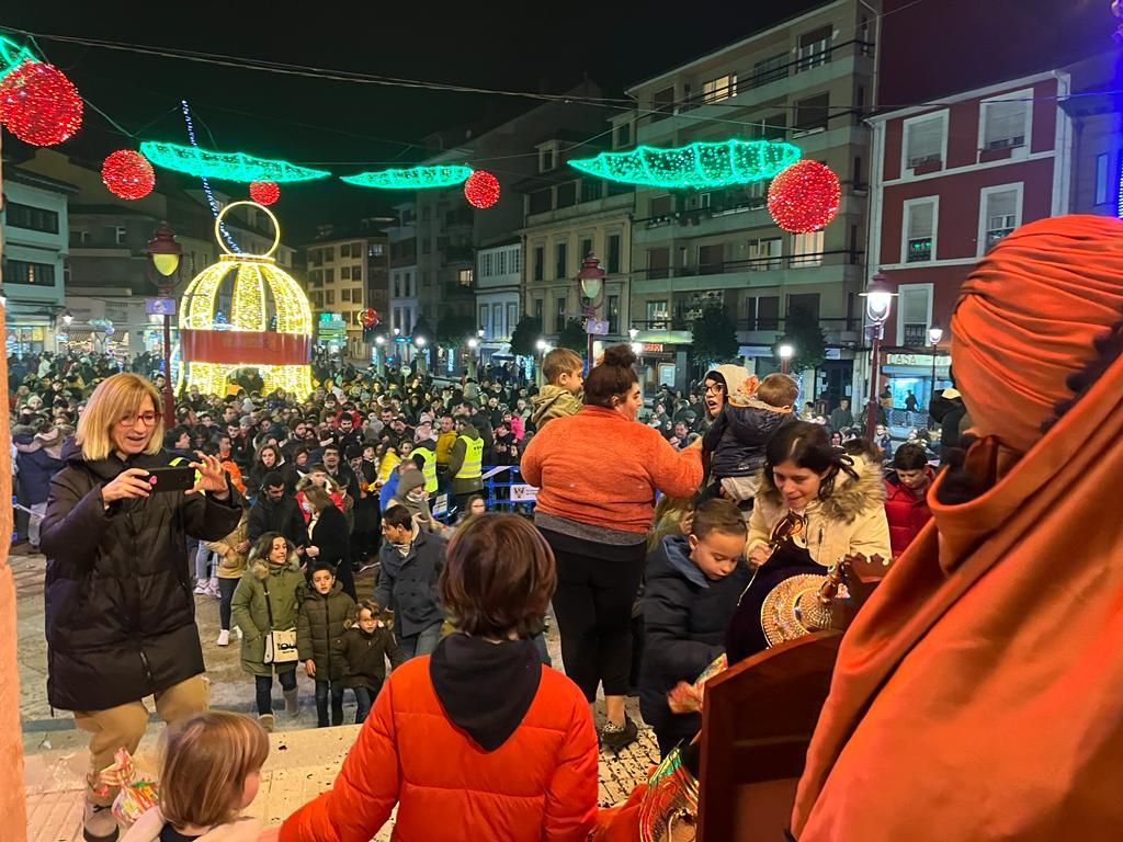 La multitudinaria cabalgata de Reyes de Villaviciosa