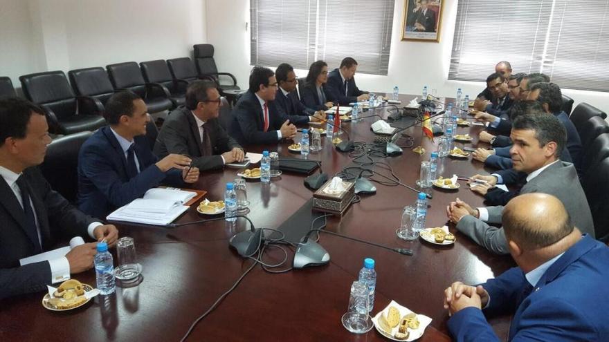 El alcalde, José Bernal, a la derecha, en un reunión.