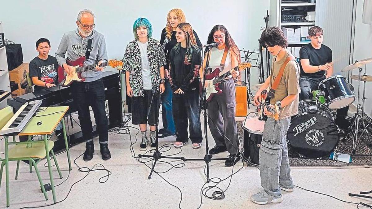 Pela manzorga, Francisco Tsuen Delgado, Juan Carlos Rodríguez Legazpi, Viiktoria Zharova, Cristina Díaz, Claudia Patallo, Carmen Pérez, Nicolás Prada y Patrick Florin Sim nun ensayu.