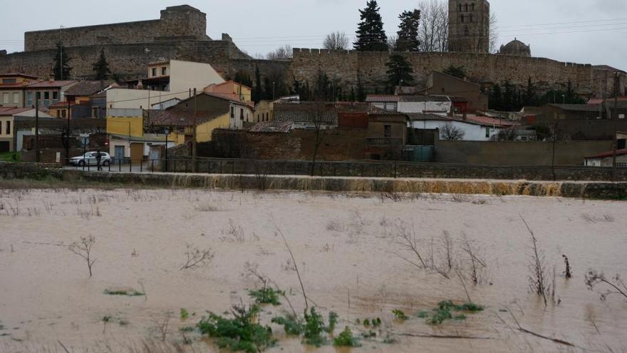 Crecida del arroyo Valderaduey en Zamora el pasado invierno.