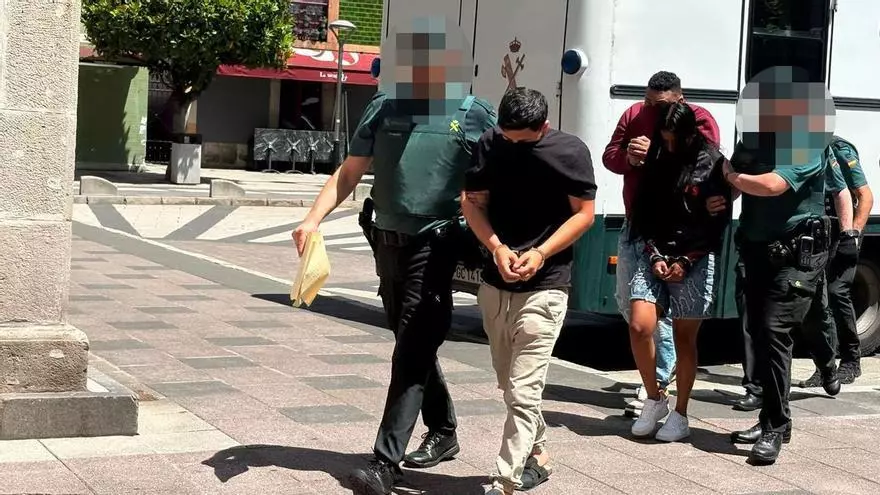 VÍDEO: Pasan a disposición judicial en Mieres los detenidos por tráfico de drogas relacionados con los dominicanos que mataron al panameño Emiliano Burke