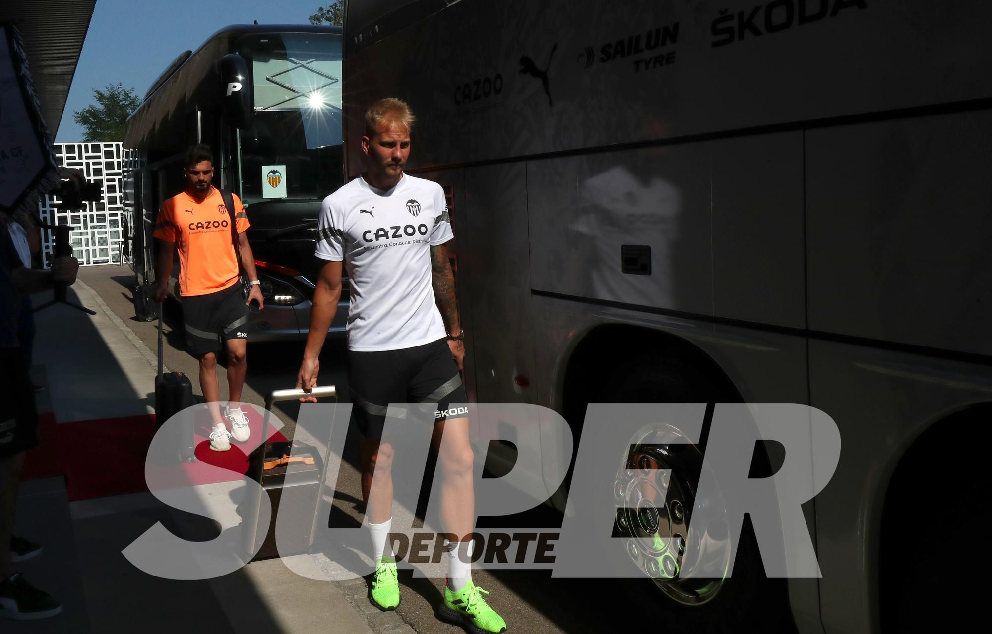 Salida del Valencia cf de St. Gallen rumbo a Stuttgart