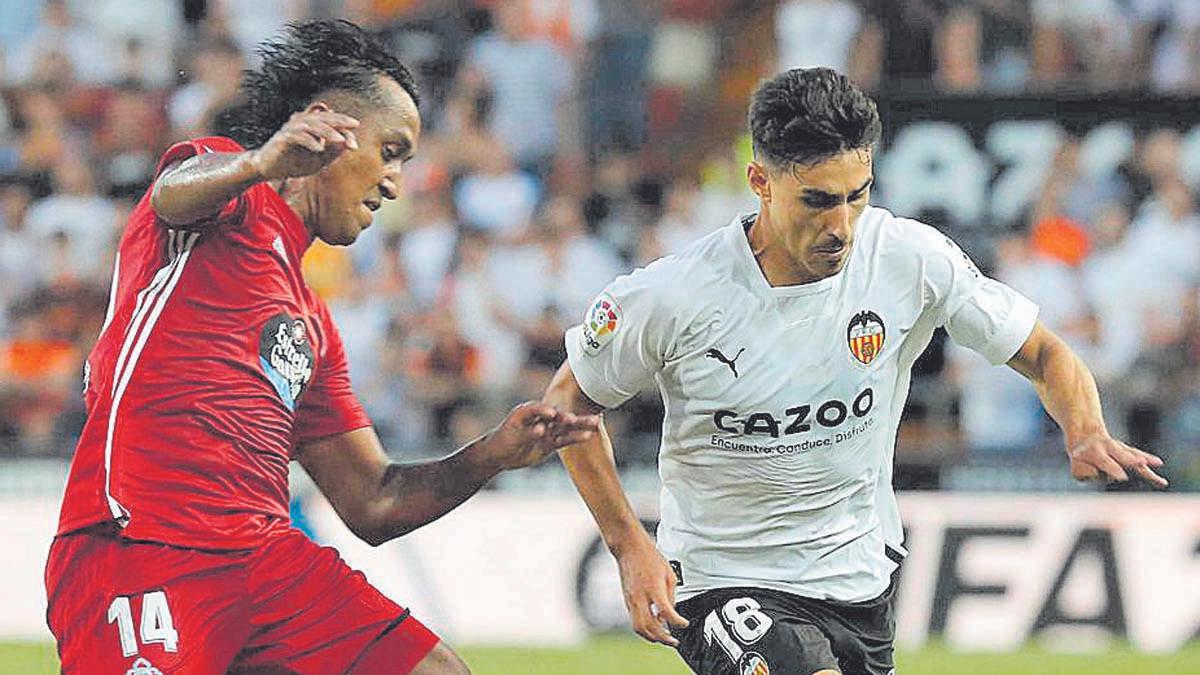 André Almeida, frente al Celta