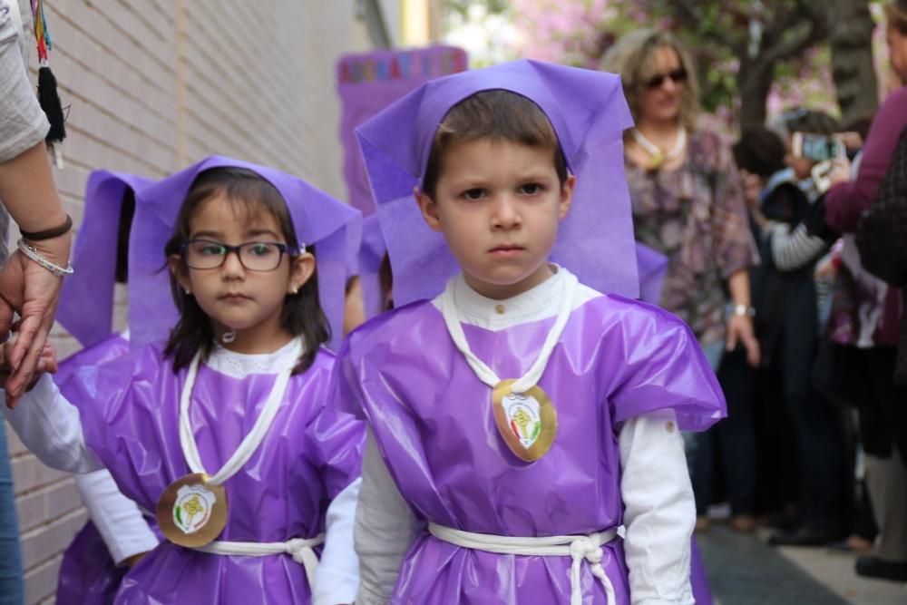 Procesión de los alumnos de Primaria e Infantil del colegio Adoratrices de Cartagena