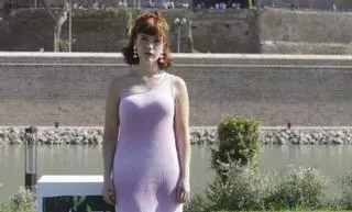 Itsaso Arana estrena ‘Las chicas están bien’ sobre la feminidad