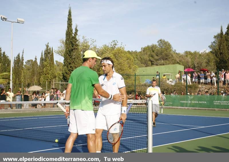 GALERÍA DE FOTOS- Bautista desata la locura peloteando con Ferrer en La Coma