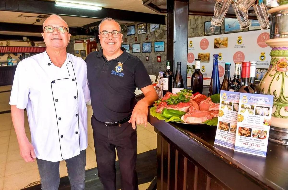 Por la izquierda, Juan Ramos y Jorge Ramos, hermanos y gerentes del Restaurante Aeroclub.