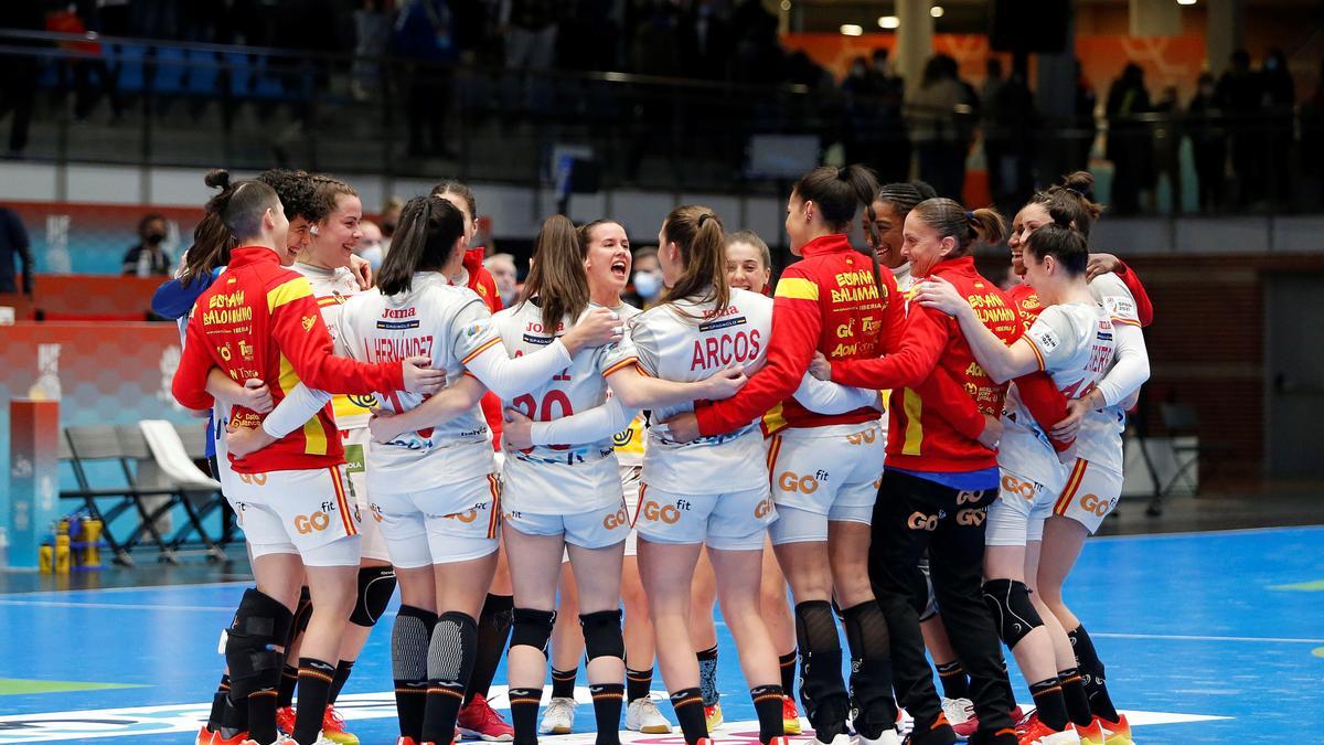 España celebra la victoria ante Austria, un triunfo con participación valenciana: Silvia Navarro, Paula Arcos, Laura Hernández y Shandy