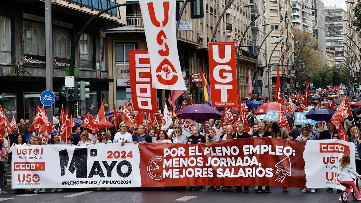 Imagen de archivo de la manifestación del Primero de Mayo de 2024, en la Gran Vía de Murcia.