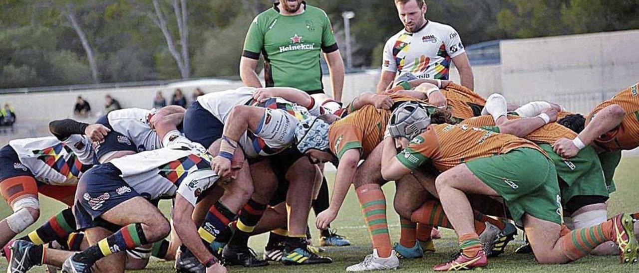 El Babarians y el Tecnidex disputaron un intenso partido en el campo de rugby de Calvià.