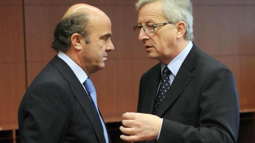 Bruselas reduce a cero la multa a España por el desvío en el déficit público