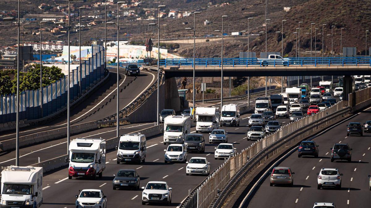 Panorámica de la TF-1, la autopista del Sur, a la altura del municipio de El Rosario.
