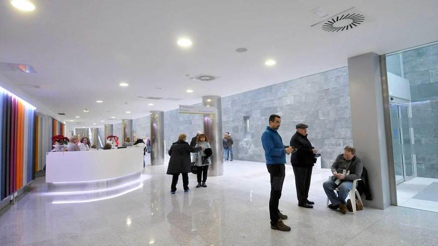 Pacientes, en el Hospital Álvarez Buylla de Santullano.