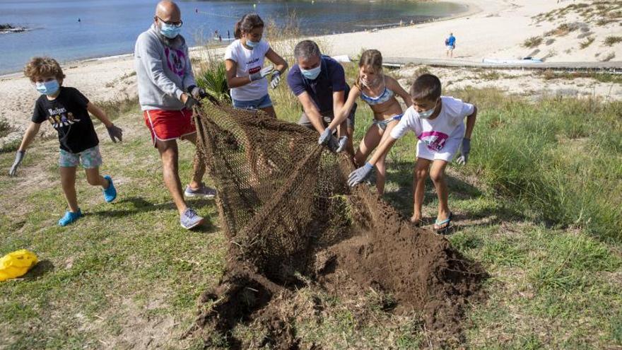 Los voluntarios recogen 243 kilos de basura en las playas | NOMBRE FEQWIEOTÓGRAFO