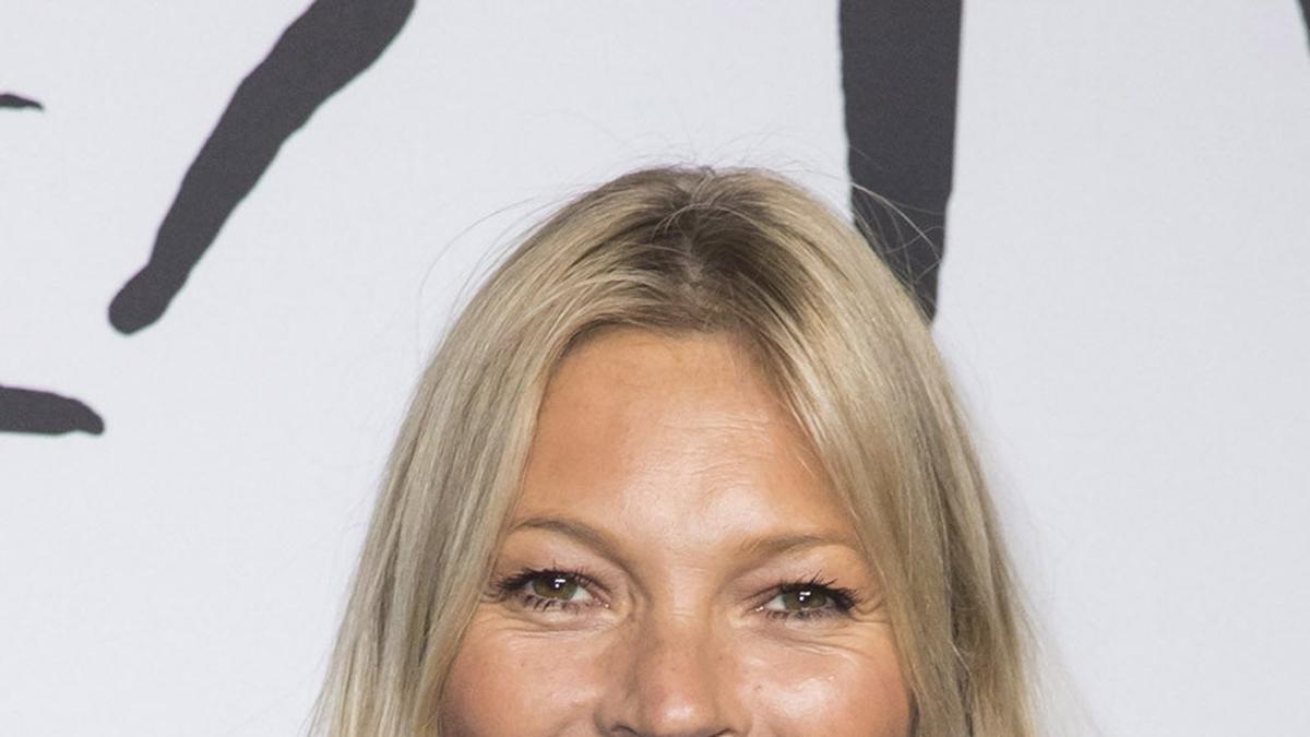 Kate Moss llama aburrida a Carla Bruni