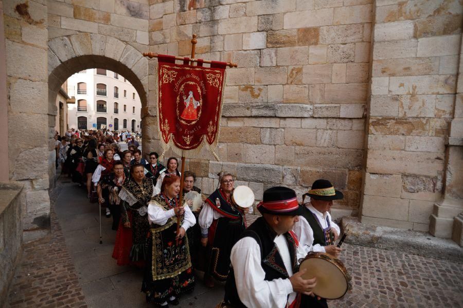 Desfile de trajes regionales