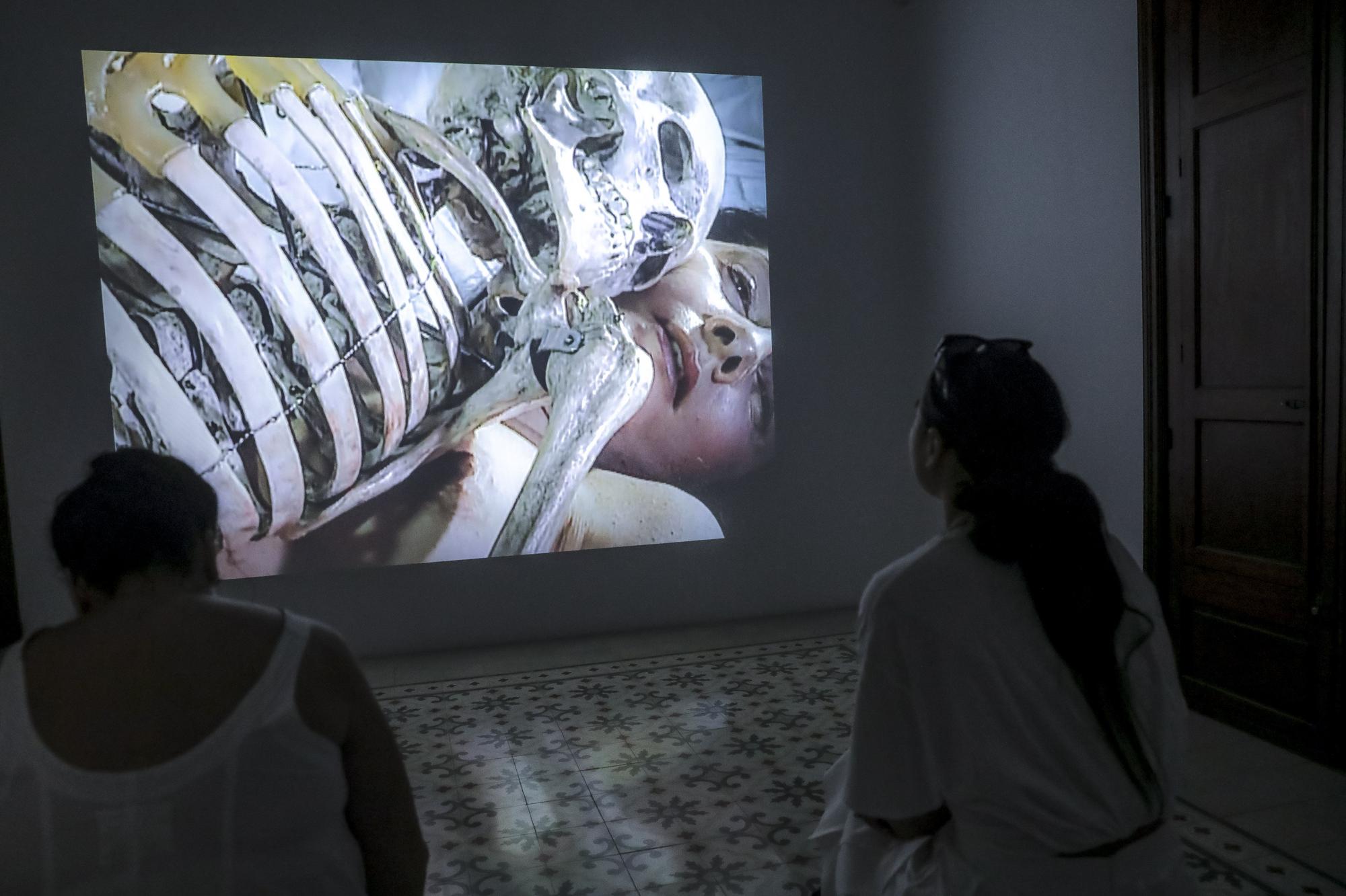 Marina Abramović in der Galerie Horrach Moya in Palma de Mallorca