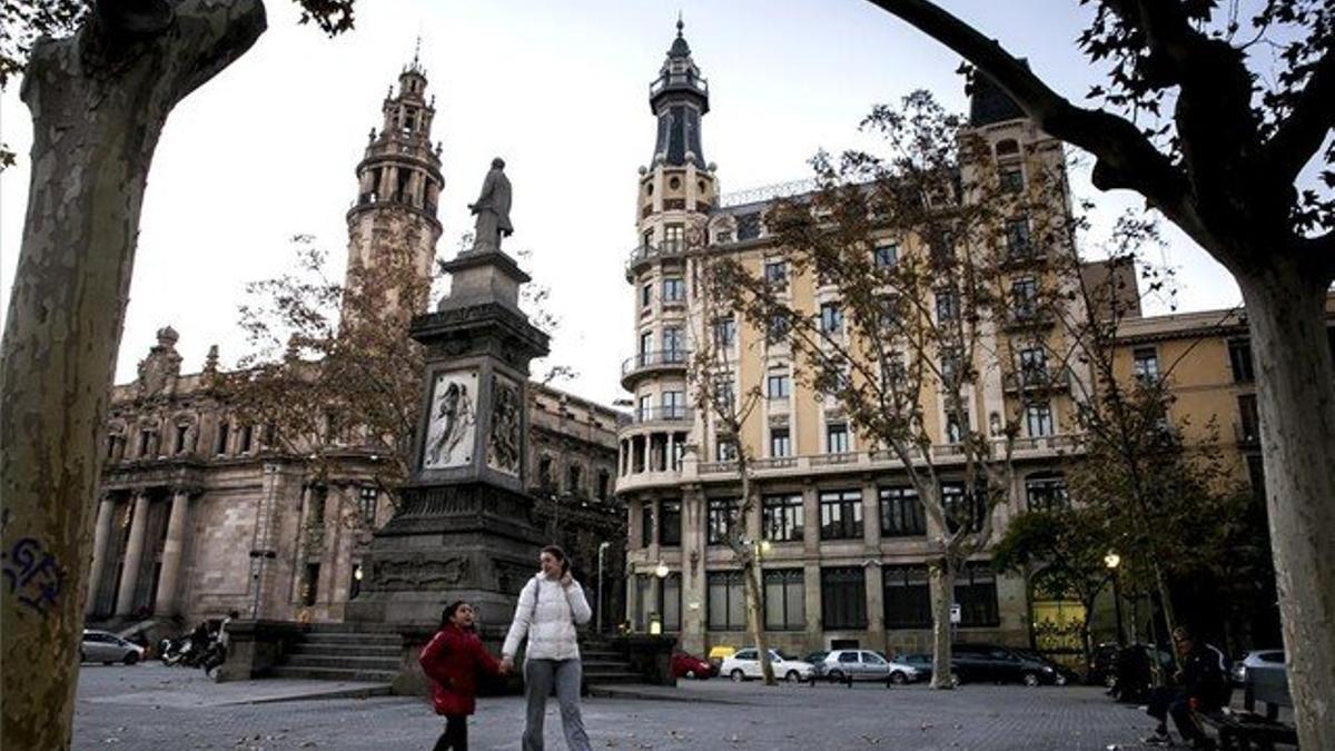 Plaza de Antonio López, que la ciudad dedica a un negrero indiscutido.