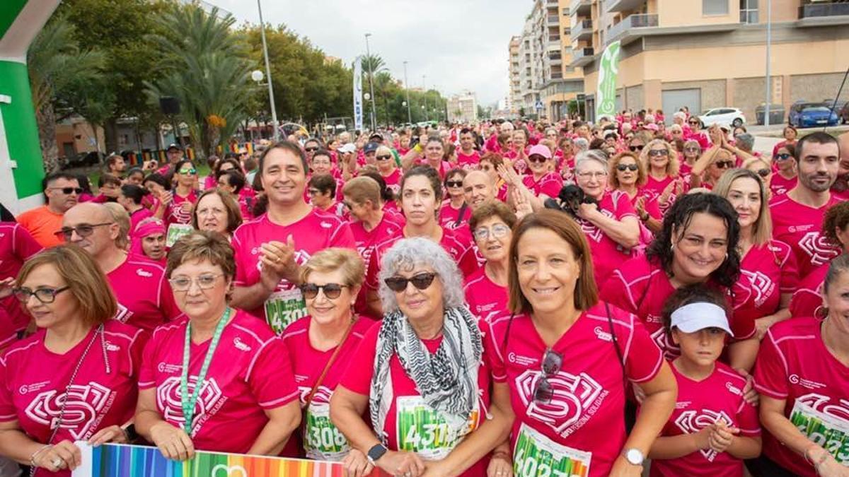 Imagen de las y los participantes antes en la RunCancer de Oliva del año pasado