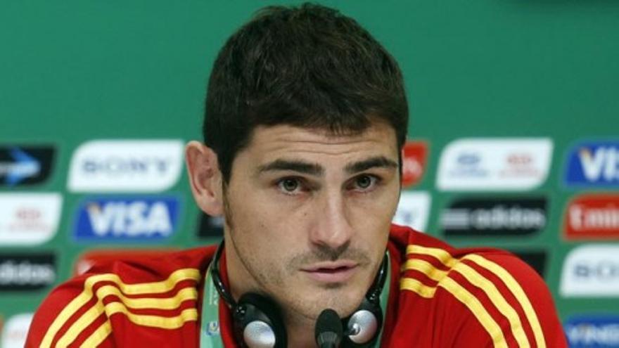 Iker Casillas: &quot;Después de una temporada difícil a nivel profesional venir a la Selección es coger aire&quot;