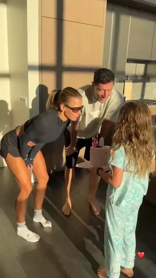 El lado más familiar de Robert Lewandowski: su bonito gesto con Anna y sus hijas