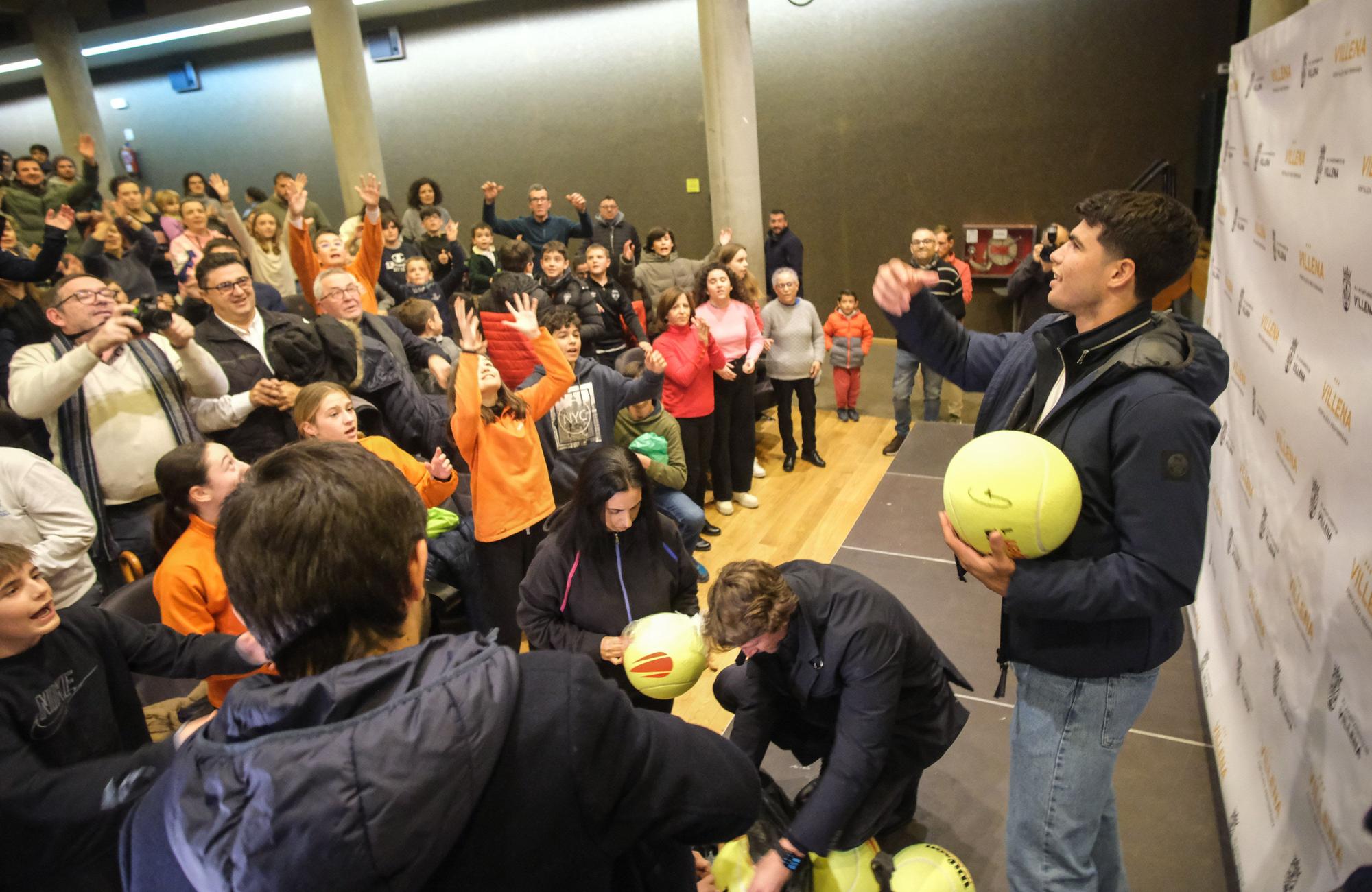 Carlos Alcaraz levanta pasiones en Villena