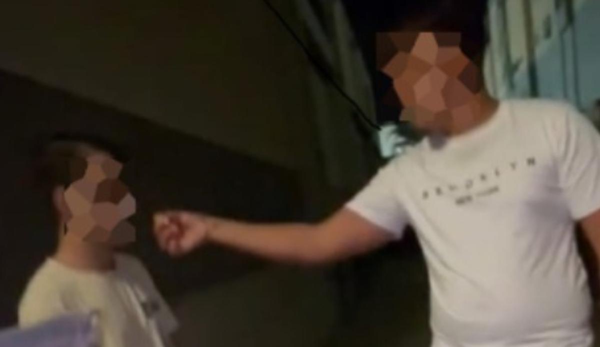 El presunto agresor, menor de edad, obliga a la víctima a fumar durante la agresión en el sur de Gran Canaria.