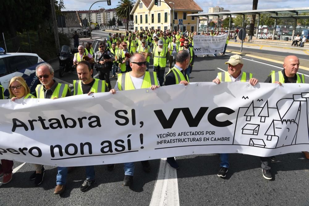 Vecinos cortan tráfico en protesta por el trazado