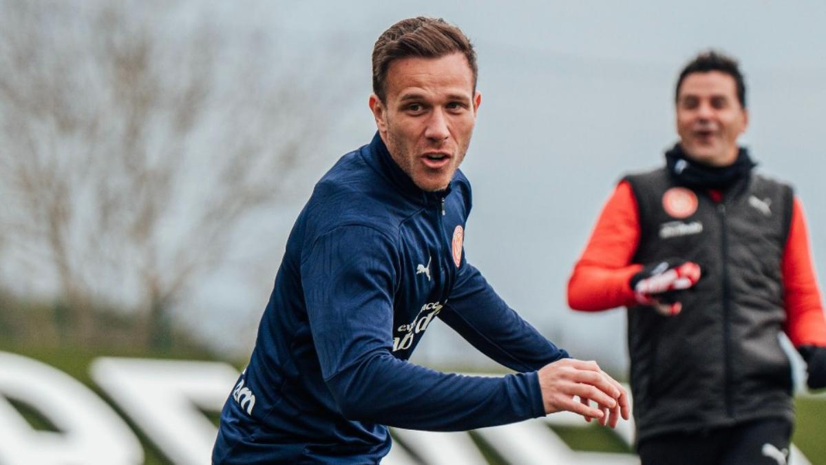 Arthur (con Míchel al fondo) en la última sesión previa al Madrid