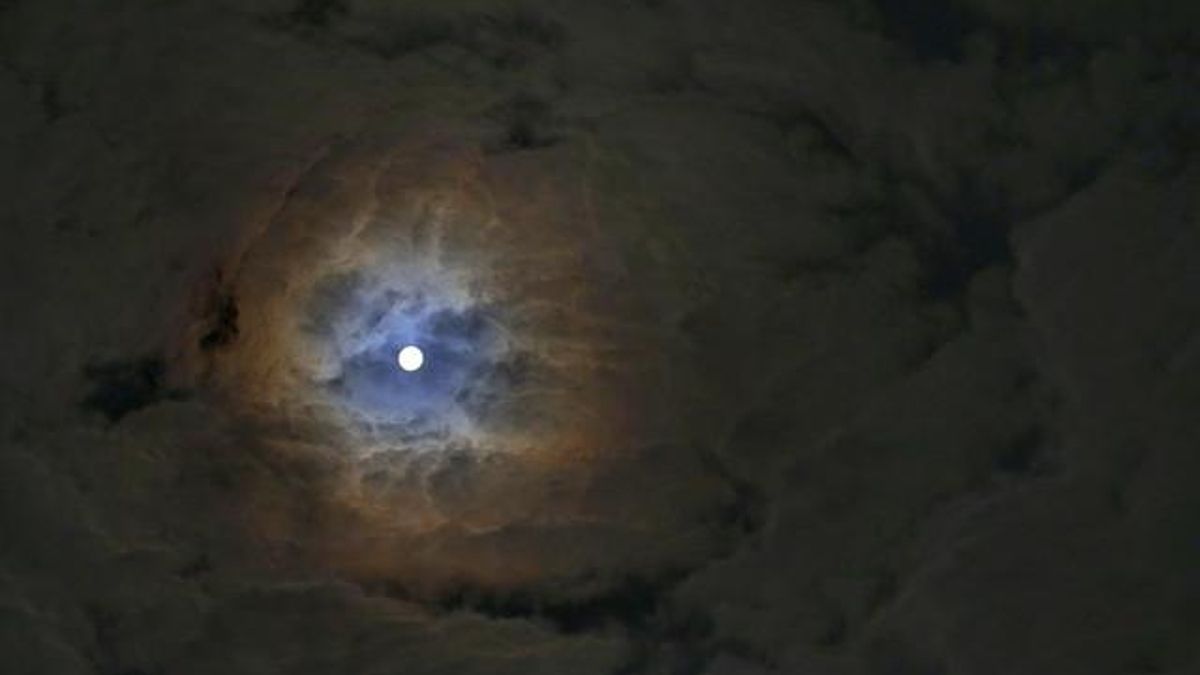 La Aemet advierte sobre el eclipse lunar: "Las nubes dificultarán una visualización óptima"