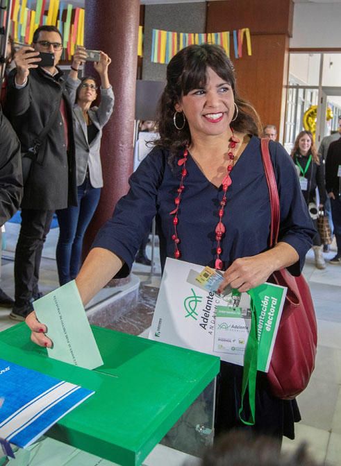 VOTA LA CANDIDATA A LA PRESIDENCIA POR ADELANTE ...