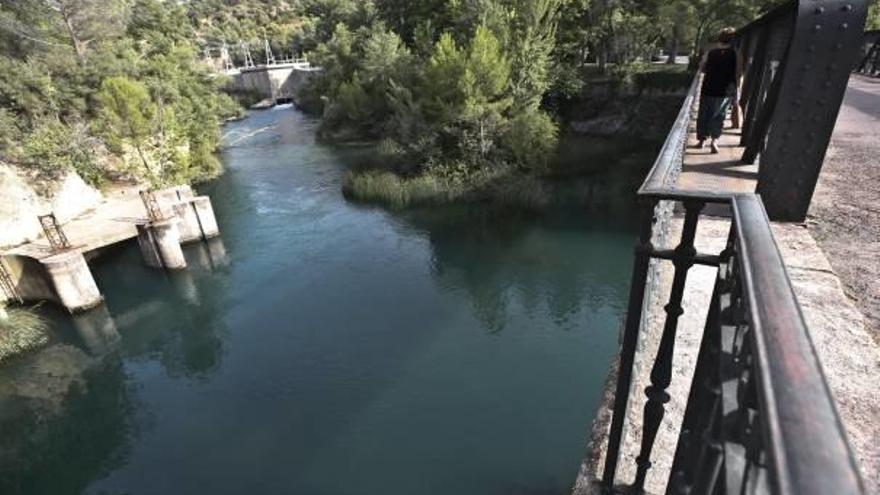 Imagen del embalse de Bolarque, presa donde se regulan los caudales del Tajo que luego llegan a la cuenca del Segura.