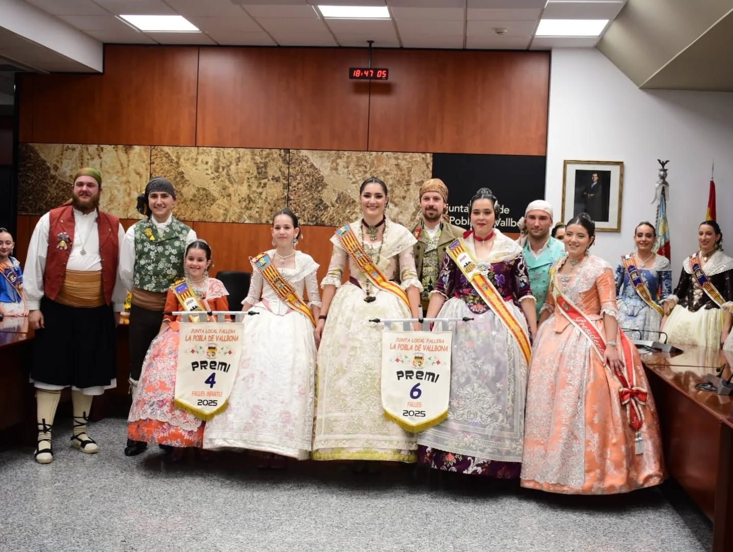 La Pobla de Vallbona entrega los premios a los monumentos de las comisiones falleras