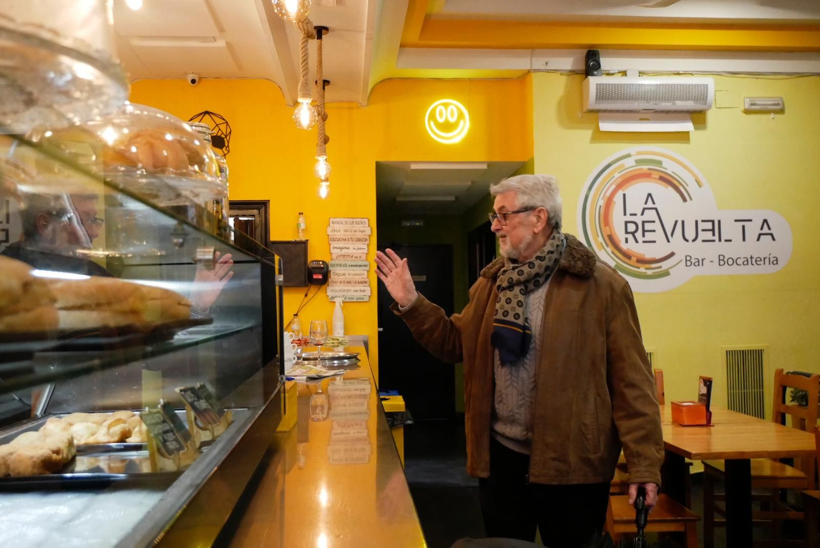 En imágenes | La Revuelta, el bar de San José que llegó antes que Broncano  y que gusta aún más a los zaragozanos - El Periódico de Aragón