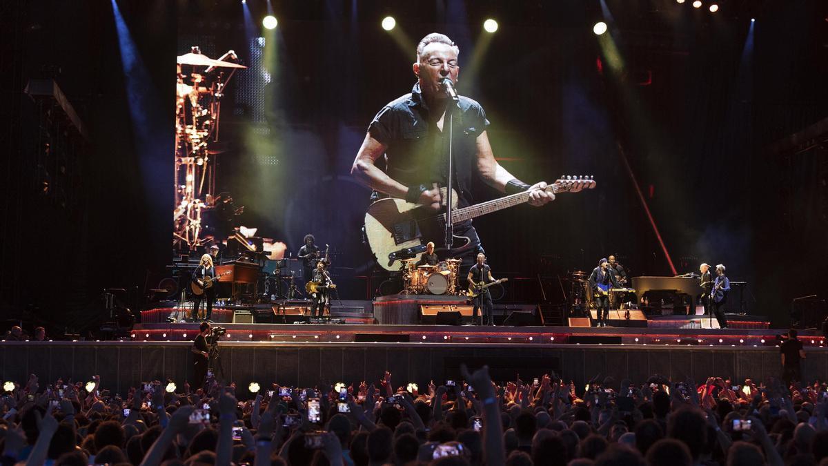 Bruce Springsteen en concierto en el Estadi Olímpic.