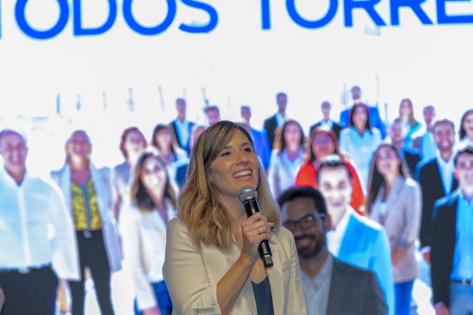 Mitin de arranque de campaña de Eduardo Dolón en la plaza de la Constitución de Torrevieja