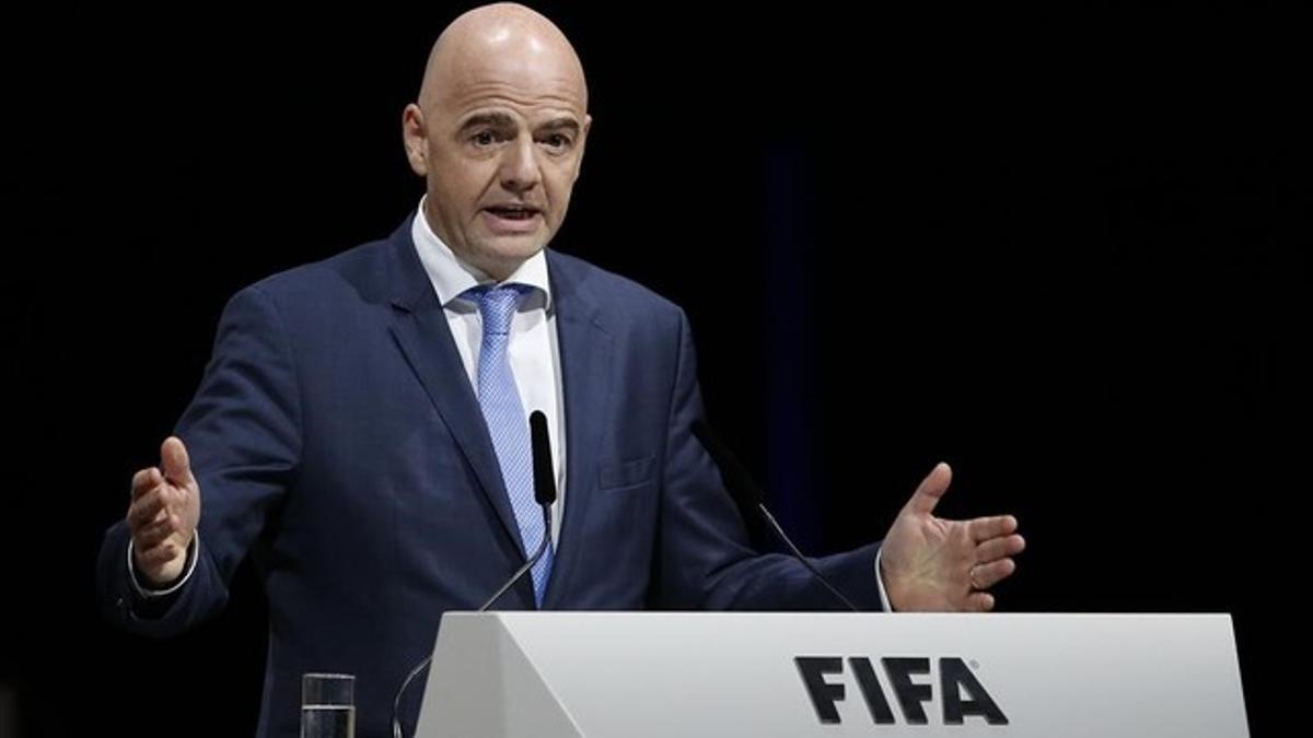 Gianni Infantino, dirigiéndose al Congreso Extraordinario de la FIFA en Zúrich.