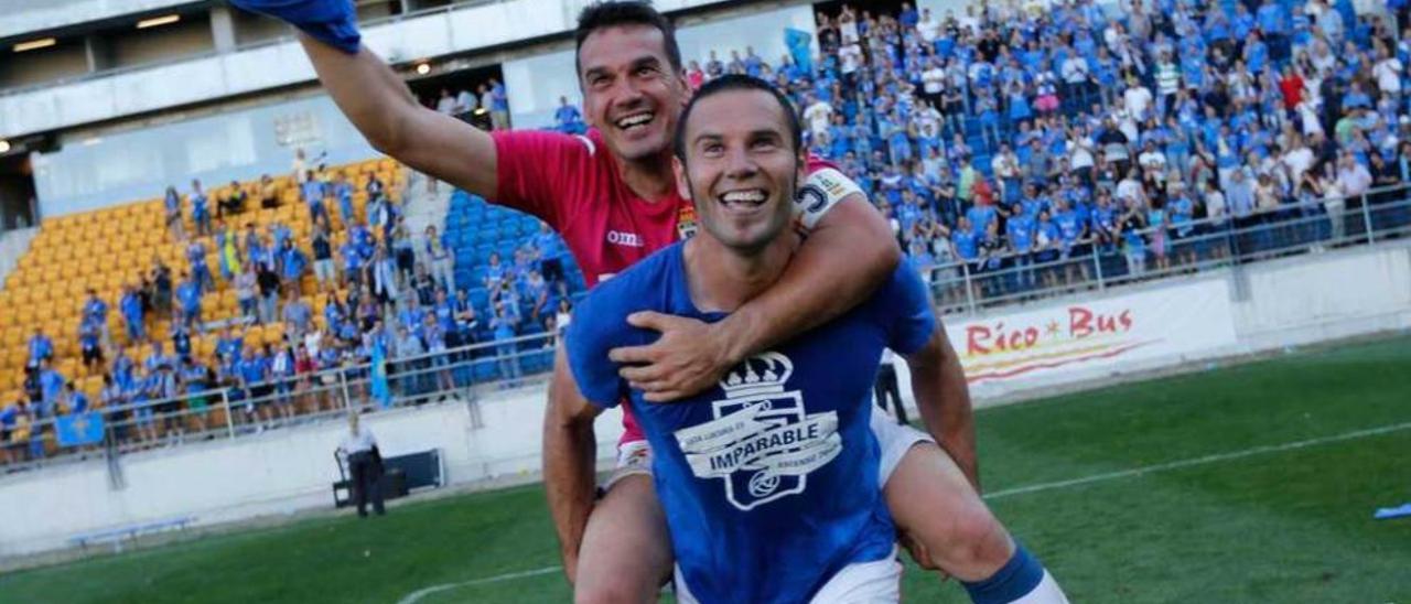Esteban y Cervero celebran el ascenso en Cádiz.