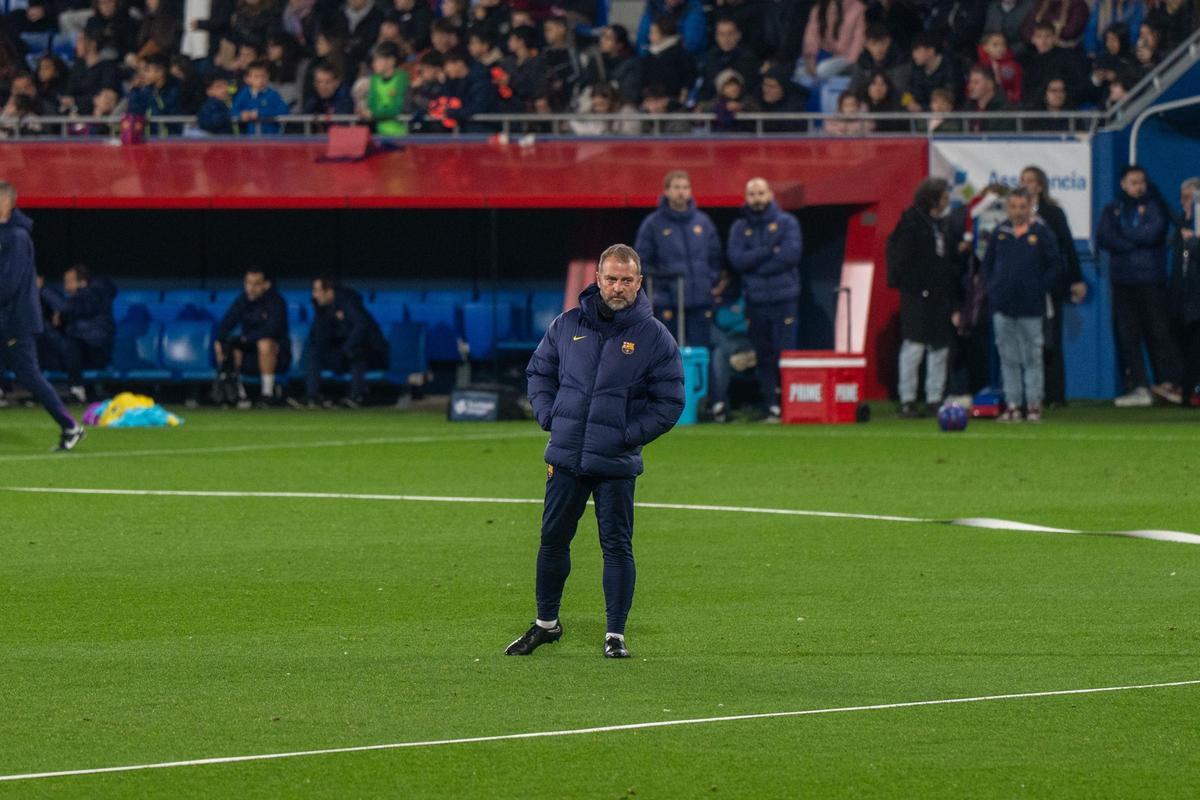 Hansi Flick durante el entrenamiento de puertas abiertas
