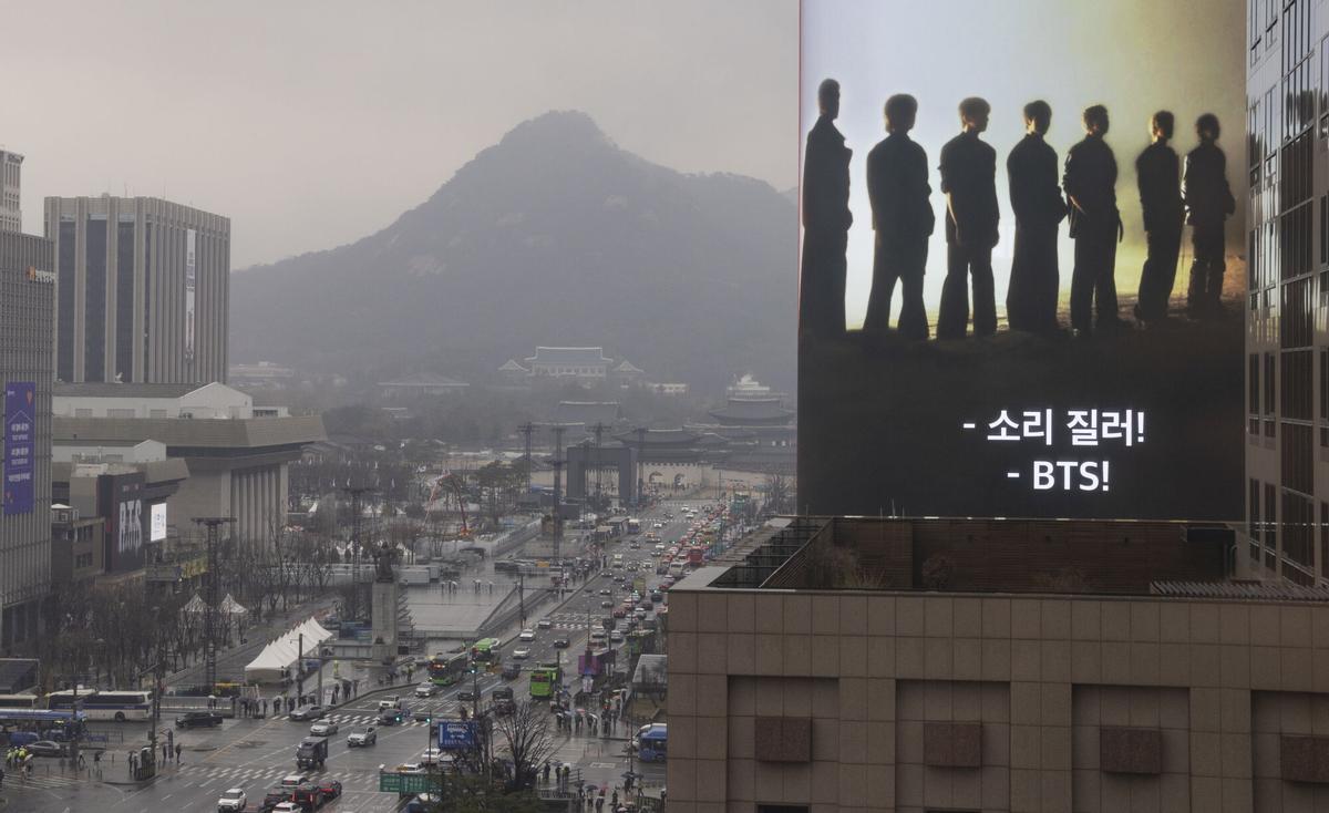 Vista del escenario principal para un concierto gratuito del grupo de K-pop BTS en la plaza Gwanghwamun de Seúl, Corea del Sur, el 18 de marzo de 2026. El concierto, titulado “BTS THE COMEBACK LIVE | ARIRANG”, está programado para el 21 de marzo.