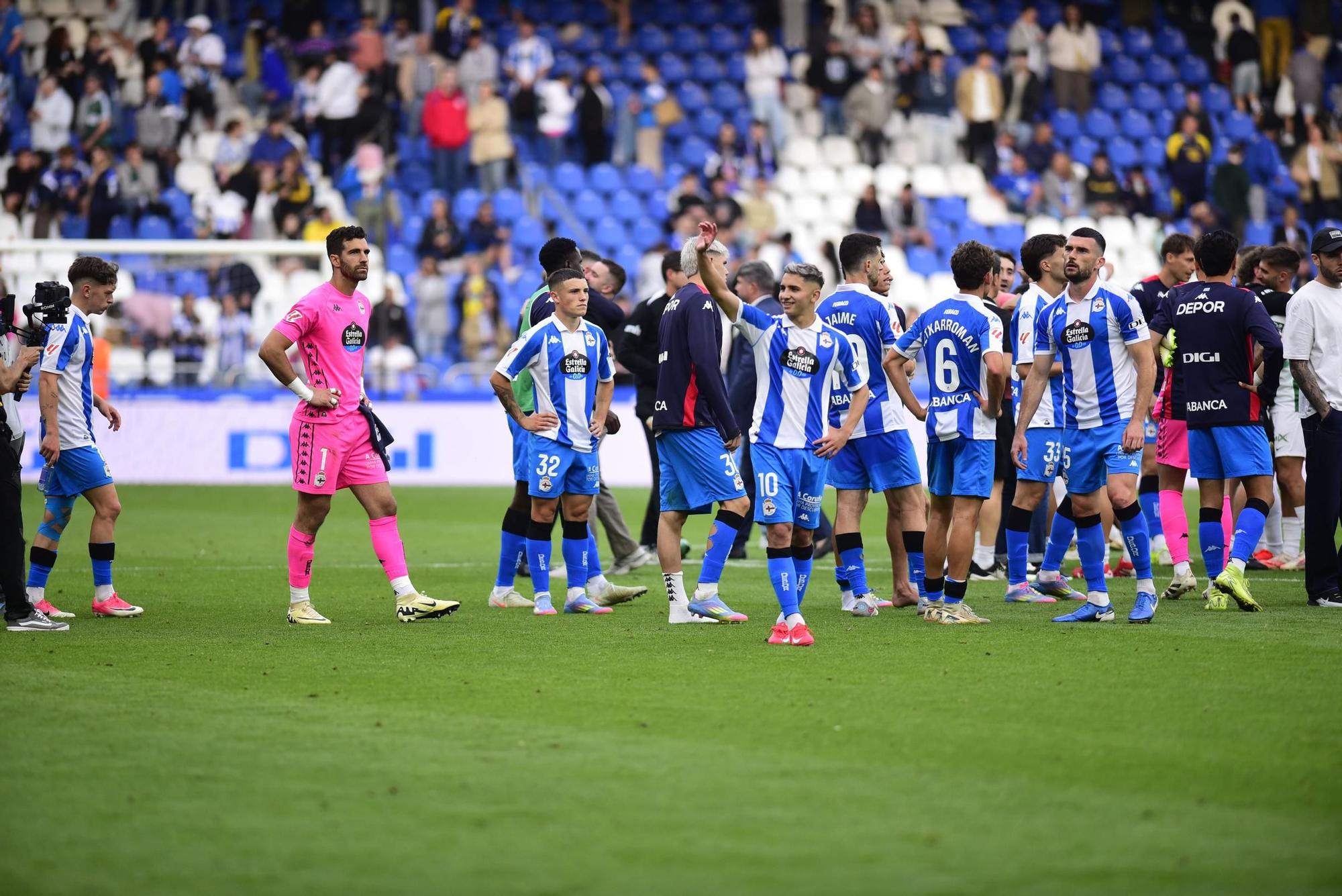 El Dépor cae goleado (0-4) por el Elche para cerrar la temporada 2025-25 en Riazor