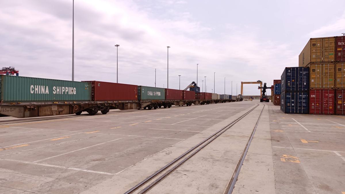 Playa de vías en la terminal de CSP Spain en el Puerto de València, en una imagen reciente.