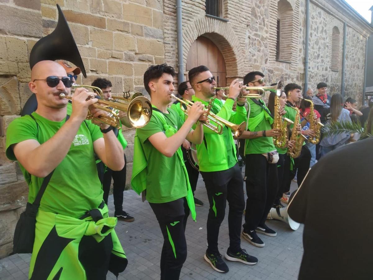 Peña Garrafón con su charanga.