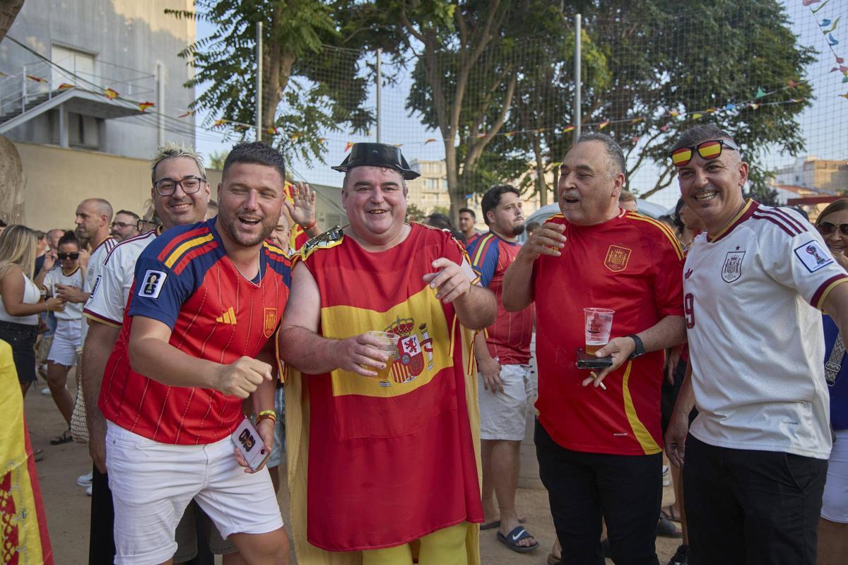 Les imatges de la concentració a Blanes per seguir la selecció espanyola