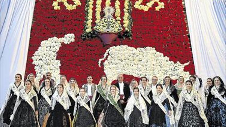 El 650º aniversario de la Santa Troballa, con flores