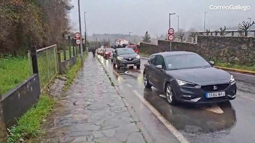 La huelga de autobuses provoca colas en los accesos al Hospital Clínico de Santiago