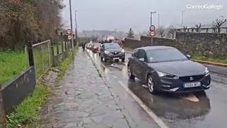 La huelga de buses colapsa los accesos al Clínico y a los colegios de Santiago