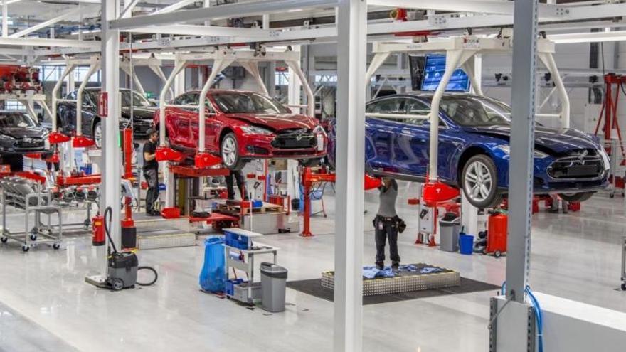 Interior de la planta de Tesla Motors en Tilburg (Países Bajos).