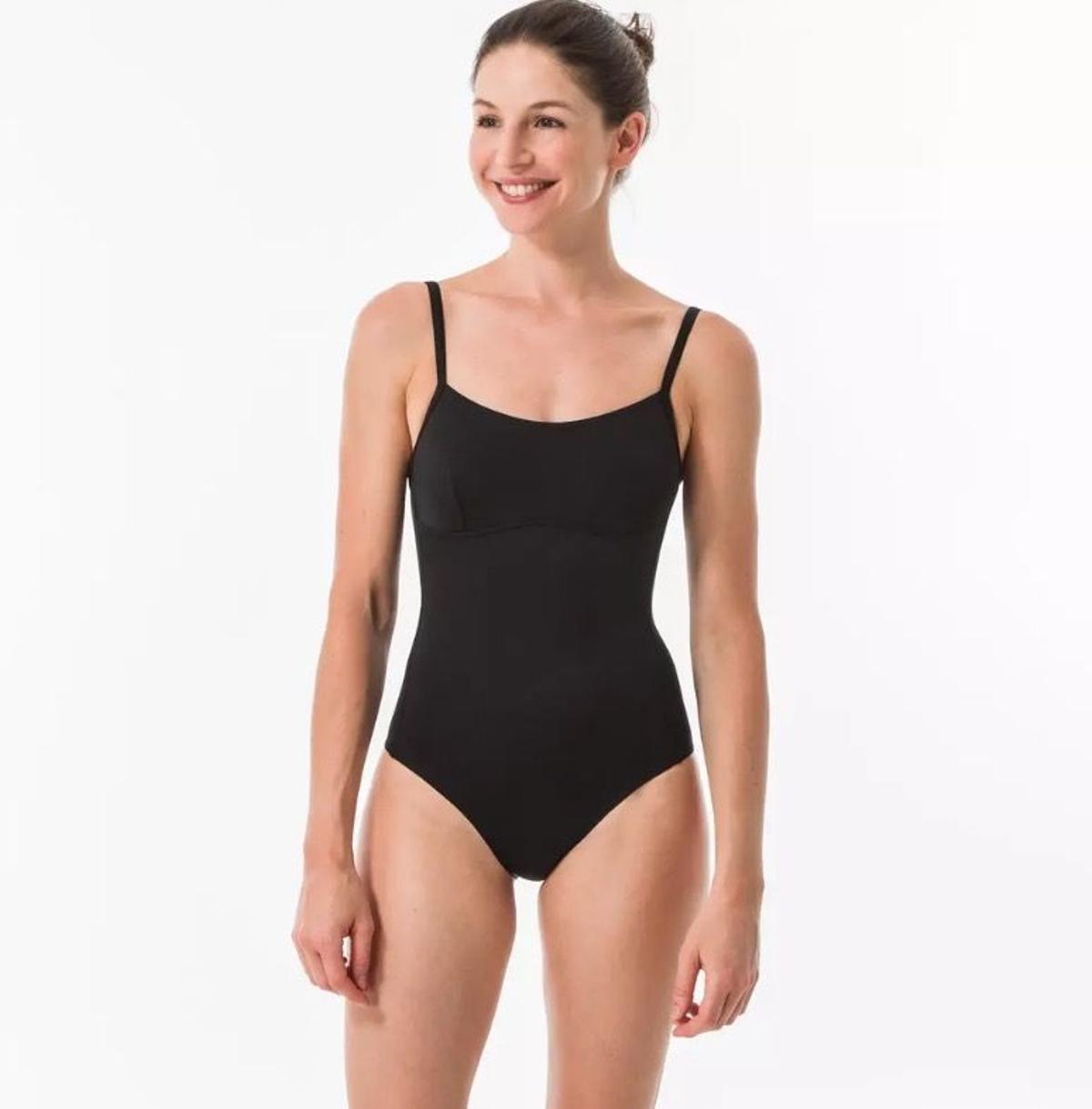 Bañador negro de estilo surfista, de Decathlon